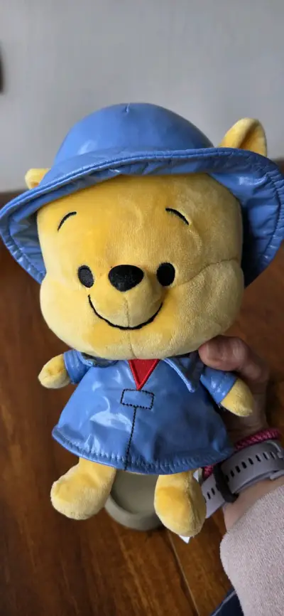 Peluche de oso con impermeable azul - miniatura 3