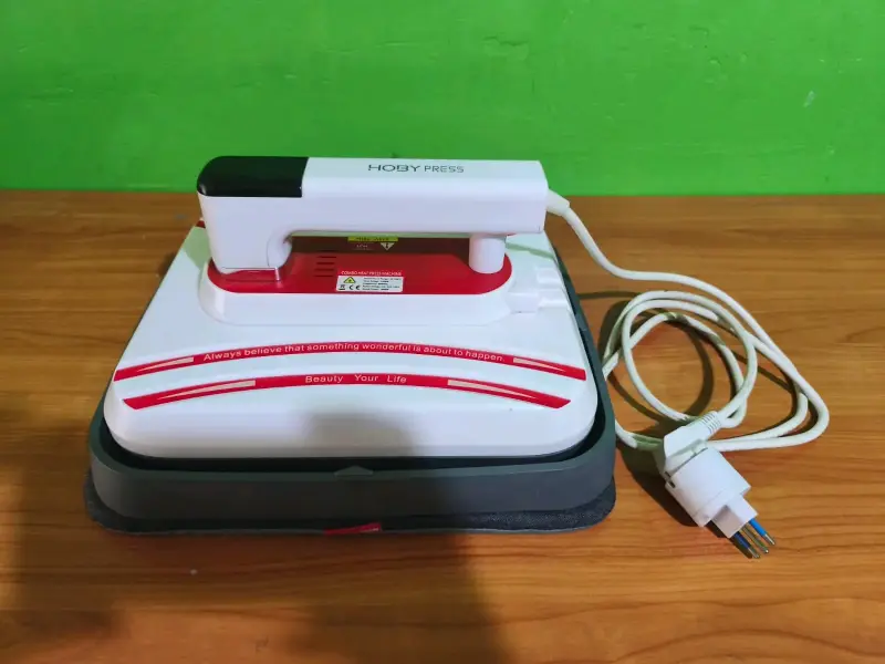Plancha Hoby Press compacta para ropa