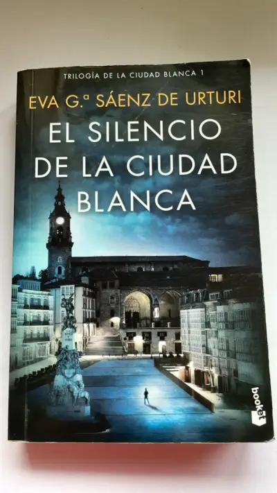Libro El Silencio de la Ciudad Blanca de Eva García Sáenz de Urturi - miniatura 1