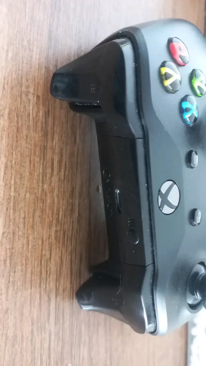 Control inalámbrico Xbox One negro en buen estado - 2