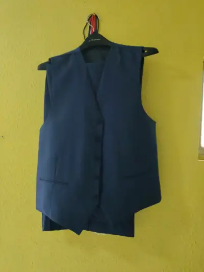 Traje azul marino con chaleco David Marc - miniatura 2