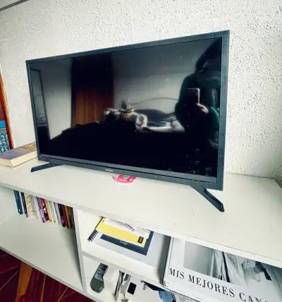 Televisor Samsung 32 pulgadas HD con HDMI - miniatura 1