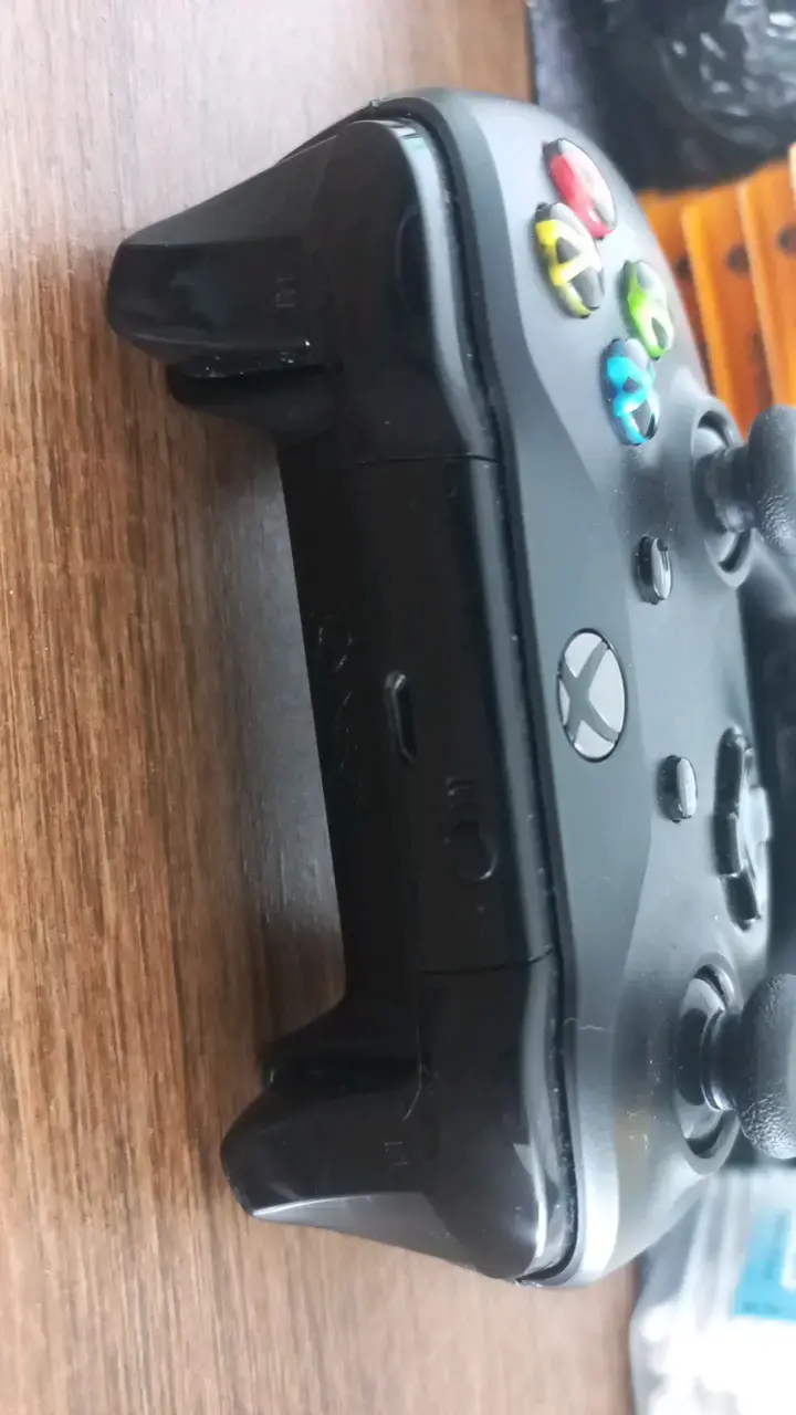 Control inalámbrico Xbox One negro en buen estado - 3