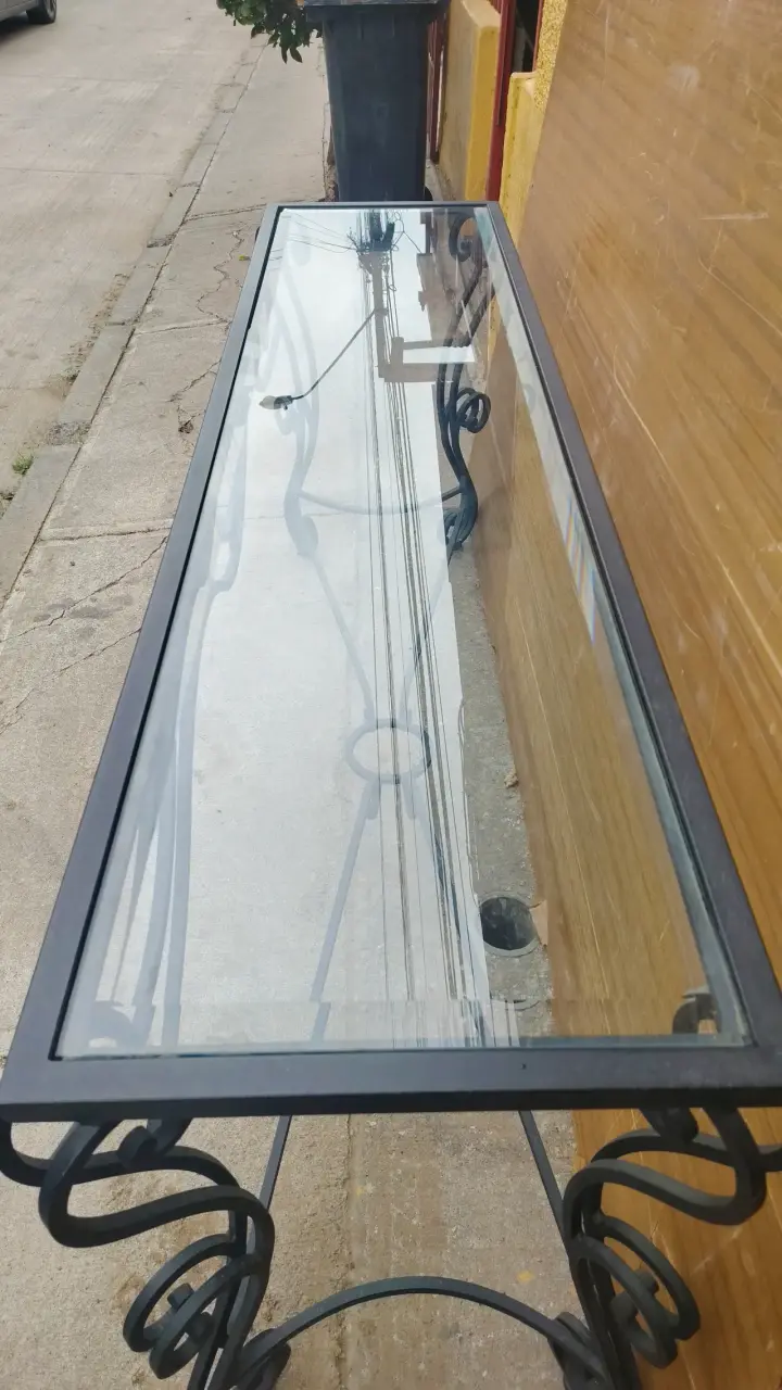 Arrimo de vidrio con estructura de hierro forjado - 3