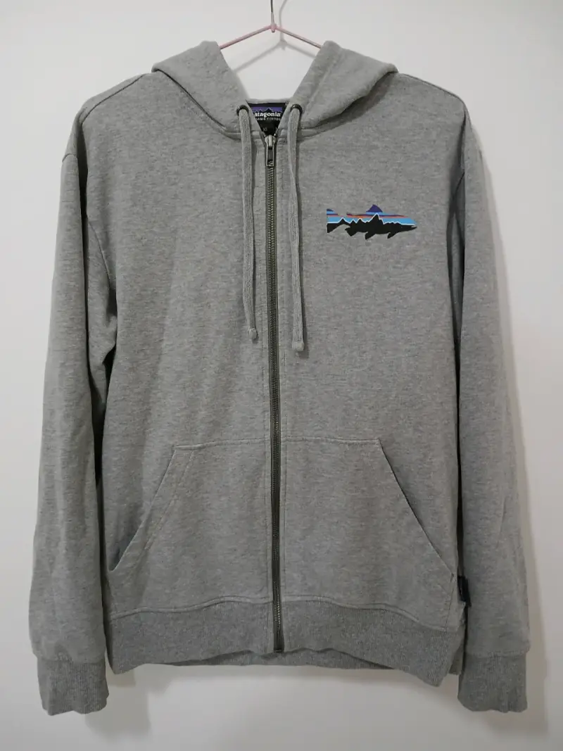 Polerón con capucha gris Patagonia, talla S