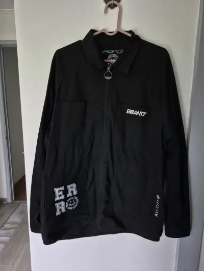 Chaqueta negra Errante con diseño urbano - miniatura 1