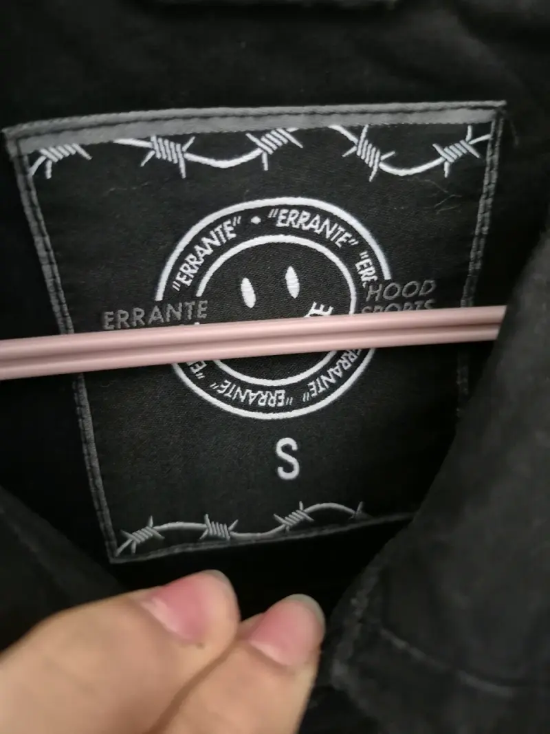 Chaqueta negra Errante con diseño urbano - 3