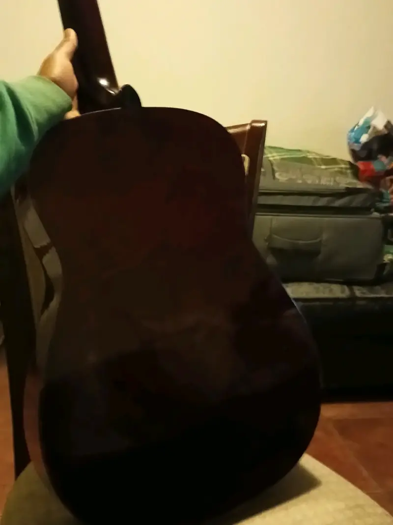 Guitarra clásica de madera en buen estado - 2