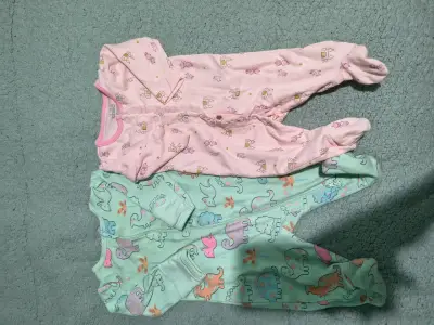 Conjunto de ropa para bebé en varios colores - miniatura 4