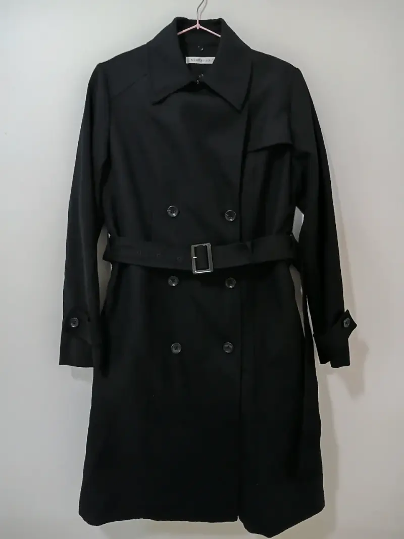 Abrigo negro con cinturón para mujer, talla S/M.