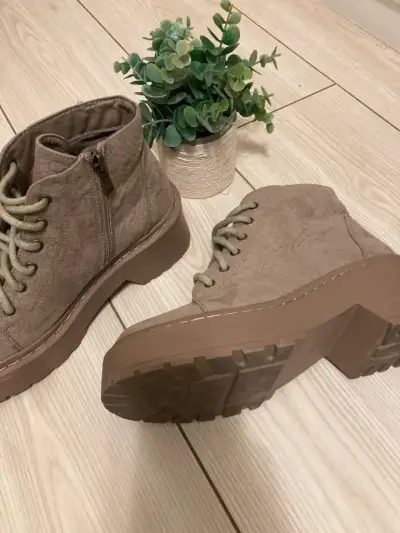 Botines de gamuza beige con plataforma - miniatura 1