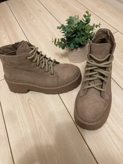 Botines de gamuza beige con plataforma - miniatura 2