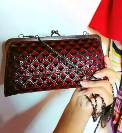 Cartera de mano roja con negro - miniatura 1