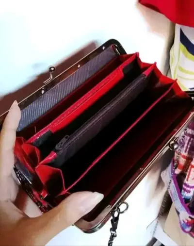 Cartera de mano roja con negro - miniatura 3