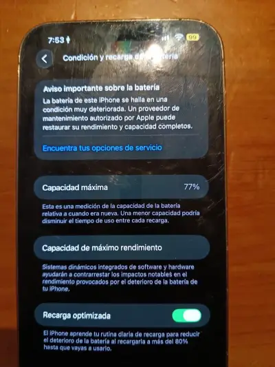 iPhone 13 Pro Max con batería deteriorada - miniatura 1