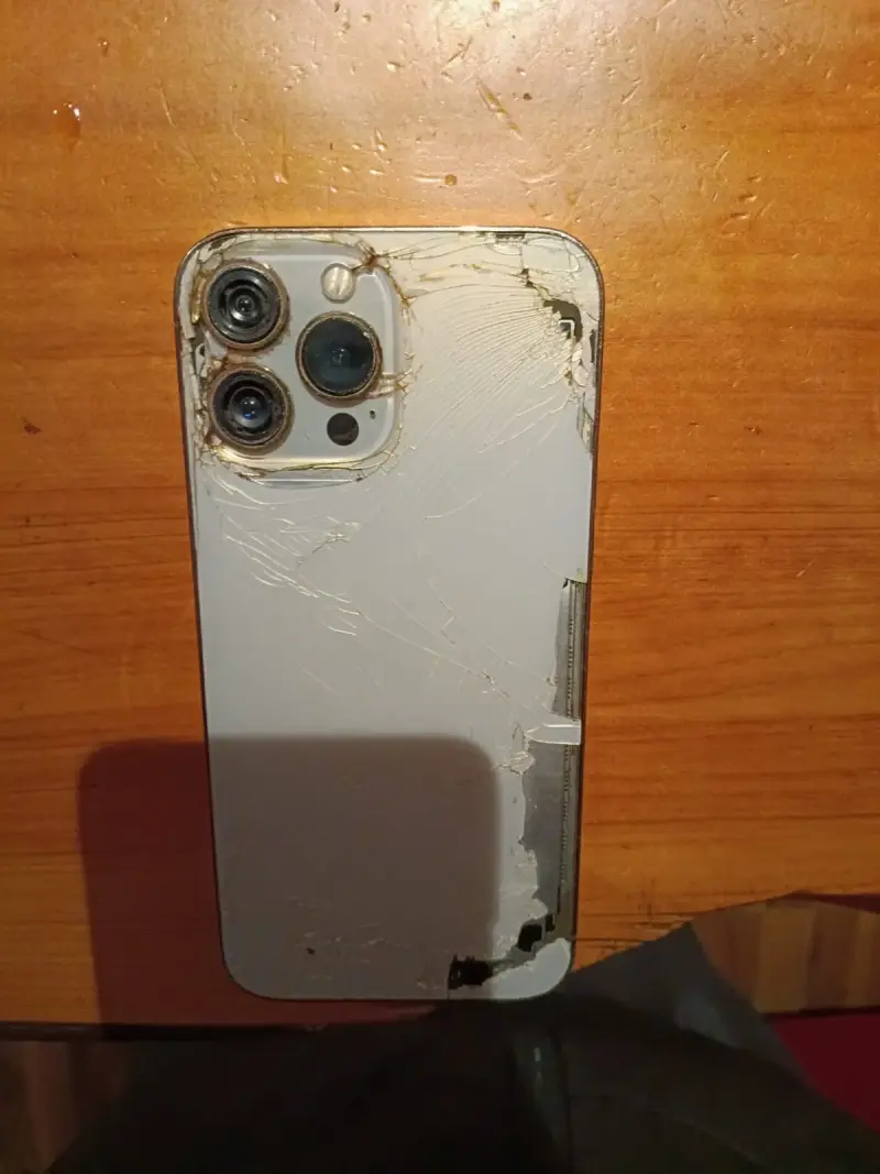 iPhone 13 Pro Max con batería deteriorada - 2