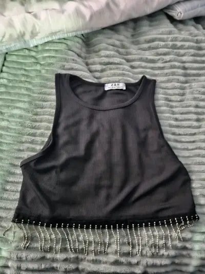 Top corto negro con flecos brillantes - miniatura 1