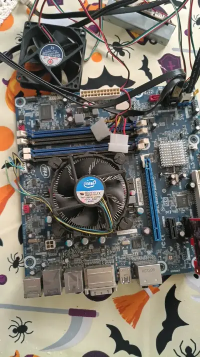 Placa Madre Intel con Ventilador y Cables - miniatura 2