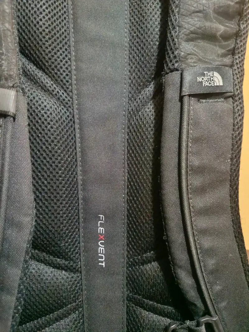 Mochila The North Face Vault  con sistema Flex - 4