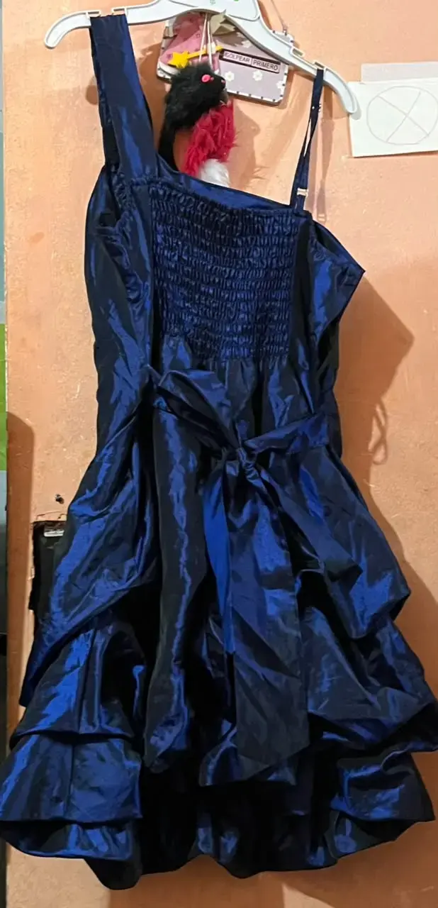 Vestido de azul azul con diseño asimétrico - 2