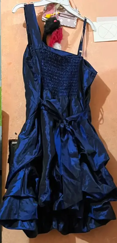 Vestido de azul azul con diseño asimétrico - miniatura 2