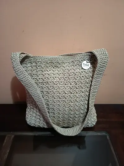 Bolso tejido a mano color beige The Sak - miniatura 1