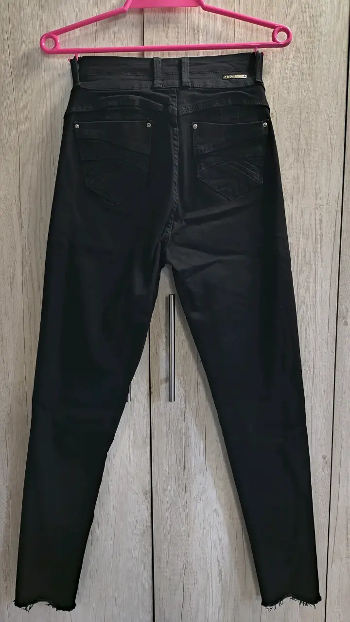 Jeans negros mujer con diseño moderno - 2