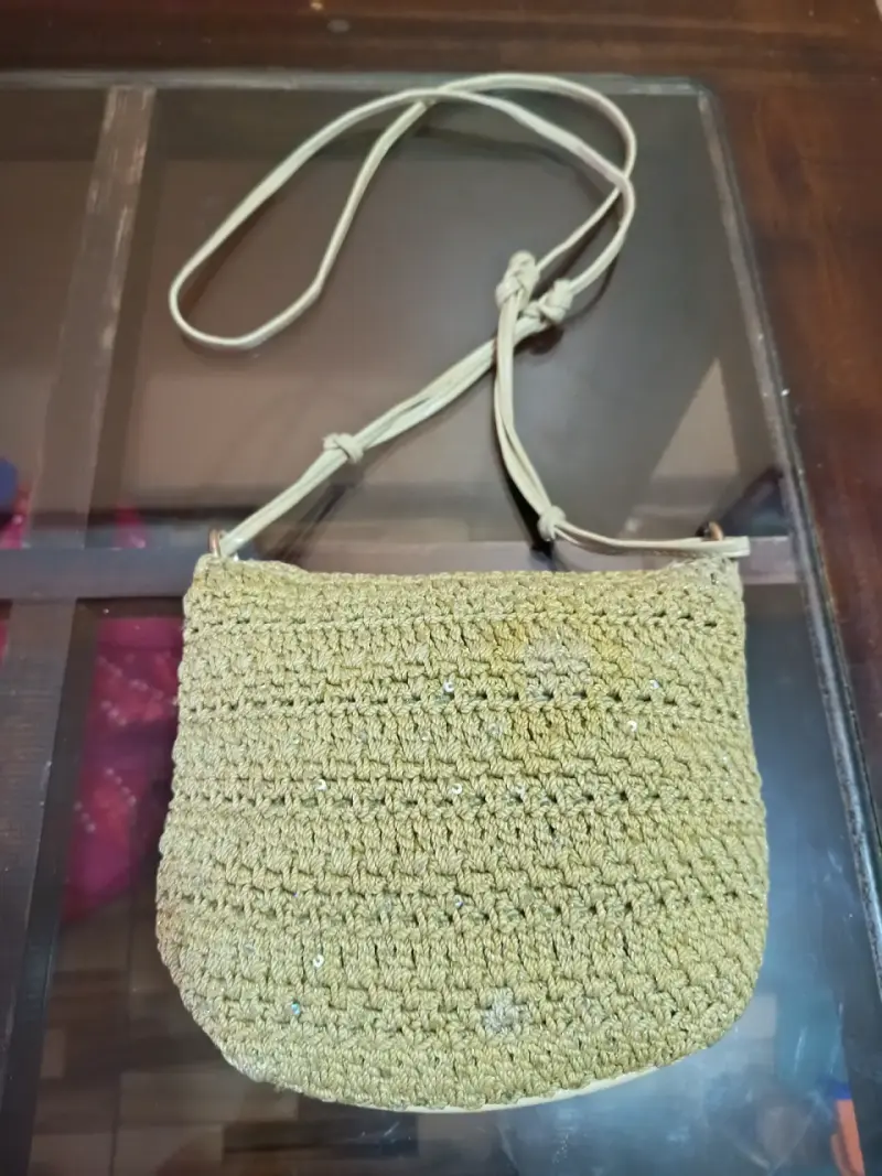 Cartera de mano The Sak tejida color beige - 2