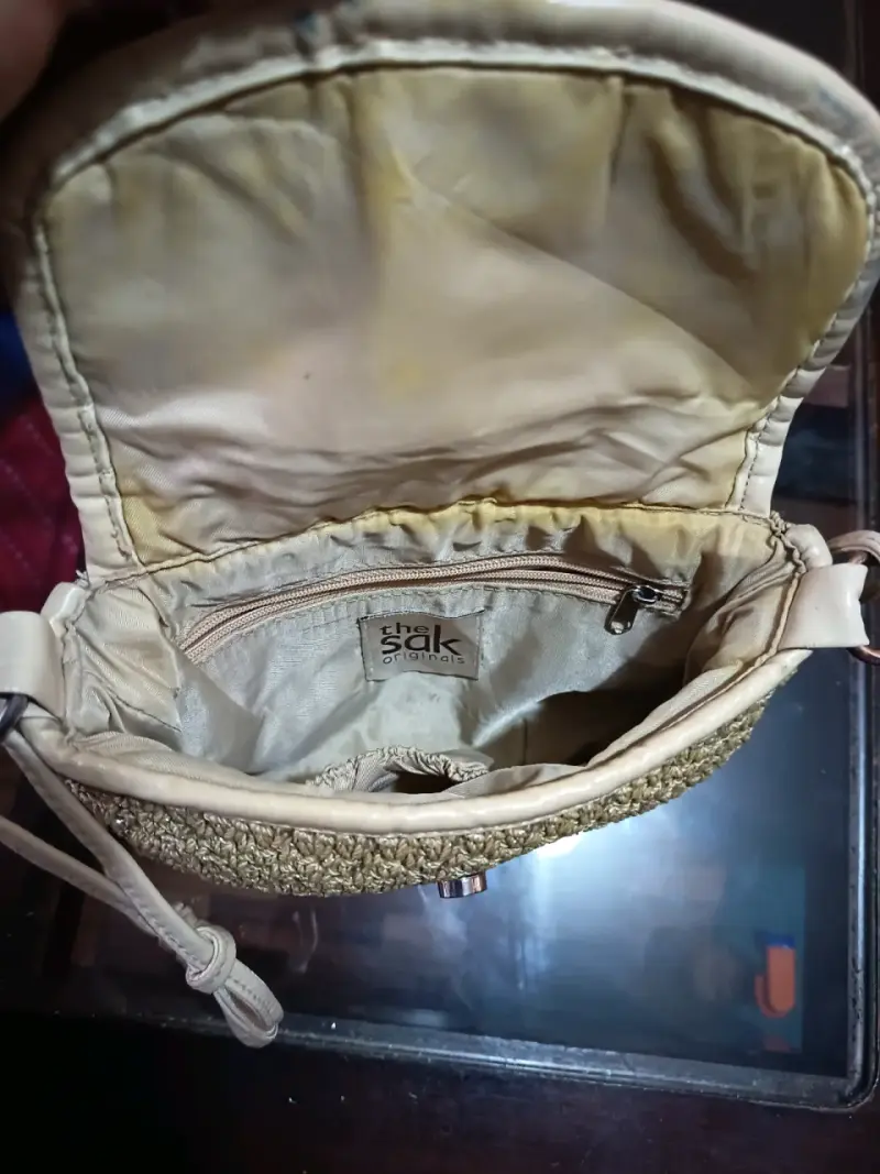 Cartera de mano The Sak tejida color beige - 3