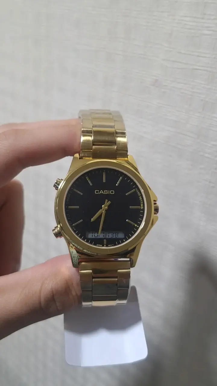 Reloj Casio Dorado y Negro NUEVO Elegante - 1