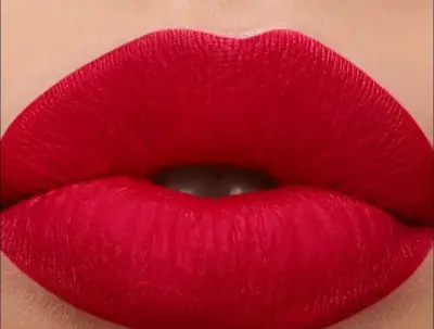 Labial Rojo Carmín Intenso Esika - miniatura 1