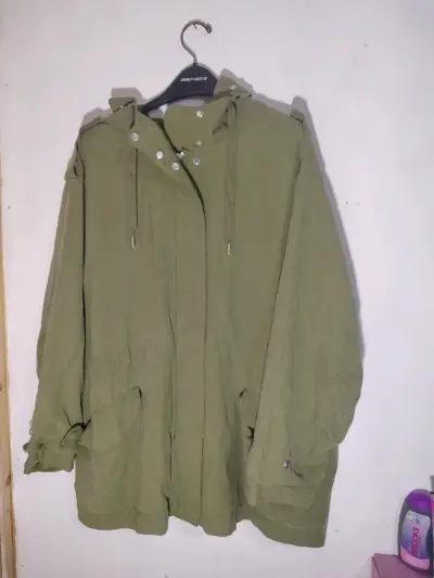 Chaqueta verde con capucha H&M talla 2XL-3XL - miniatura 1