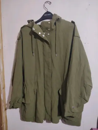 Chaqueta verde con capucha H&M talla 2XL-3XL - miniatura 2