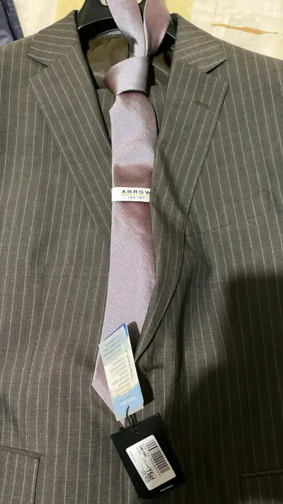 Traje de rayas gris con corbata y camisa - miniatura 1