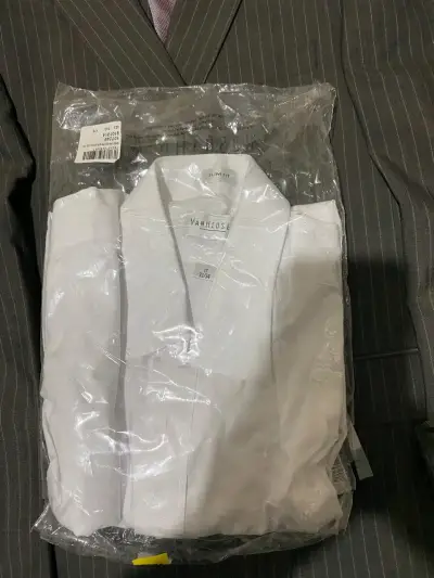 Traje de rayas gris con corbata y camisa - miniatura 3