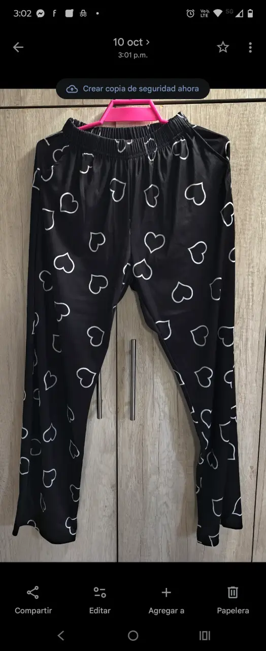 Pantalones Shein negros con estampado de corazones - 2