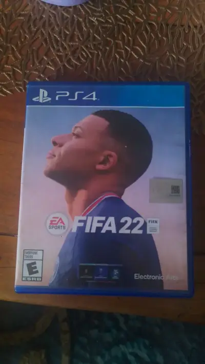 Juego FIFA 22 para PS4 en buen estado - miniatura 1
