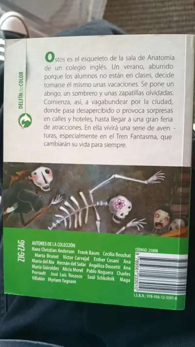 Libro 'Un Esqueleto en Vacaciones' de Ana María del Río - miniatura 2