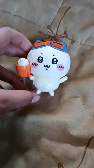 Juguete colgante de personaje animado/ hachiware - miniatura 1