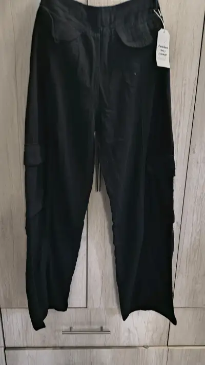 Pantalones cargo negros - miniatura 2
