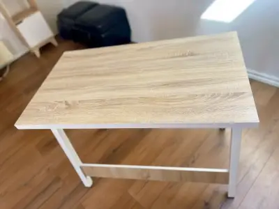 Mesa de madera estilo moderno para oficina o hogar - miniatura 2