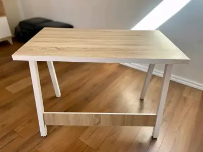 Mesa de madera estilo moderno para oficina o hogar - miniatura 3