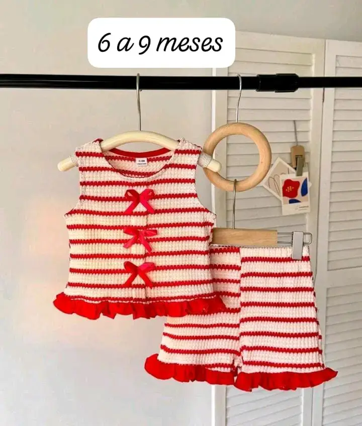 Conjunto de ropa infantil a rayas para niñas