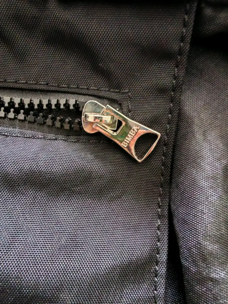 Bolso negro Bimba y Lola con diseño moderno - 3