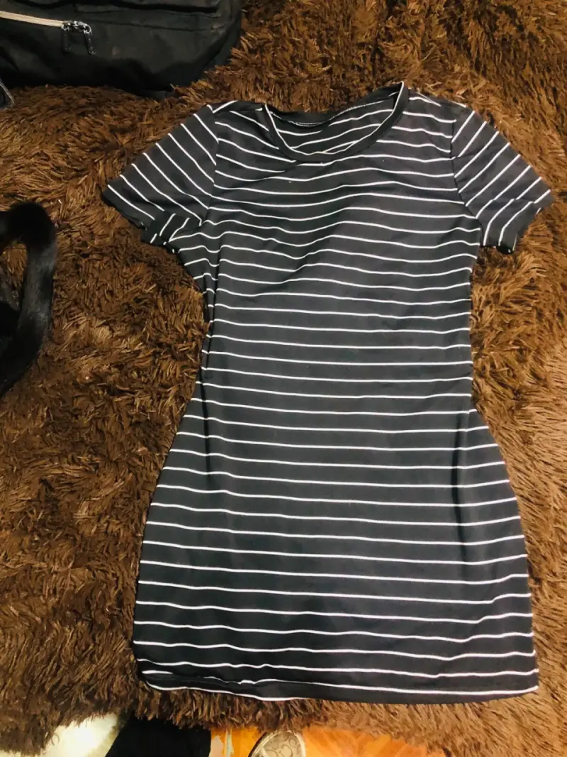 Vestido shein corto a rayas negras y blancas