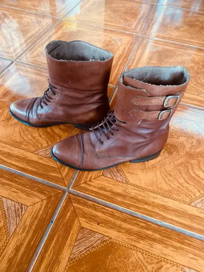 Botas de cuero marrón con hebillas - miniatura 1