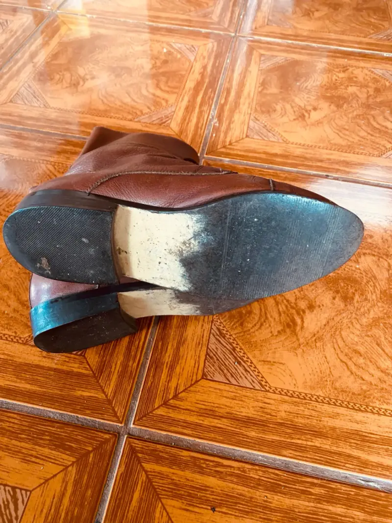 Botas de cuero marrón con hebillas - 2