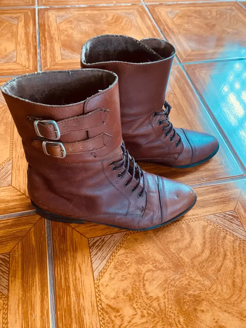 Botas de cuero marrón con hebillas - 5