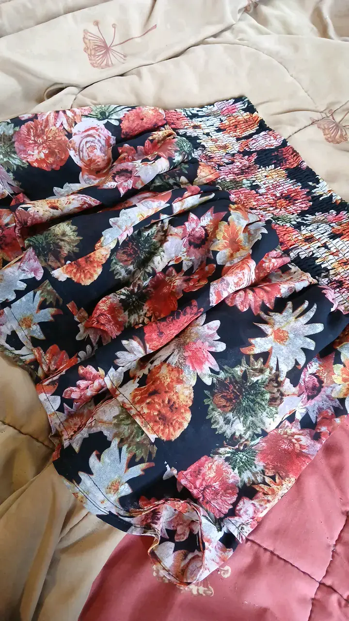 Falda floreada elástica Revie talla S