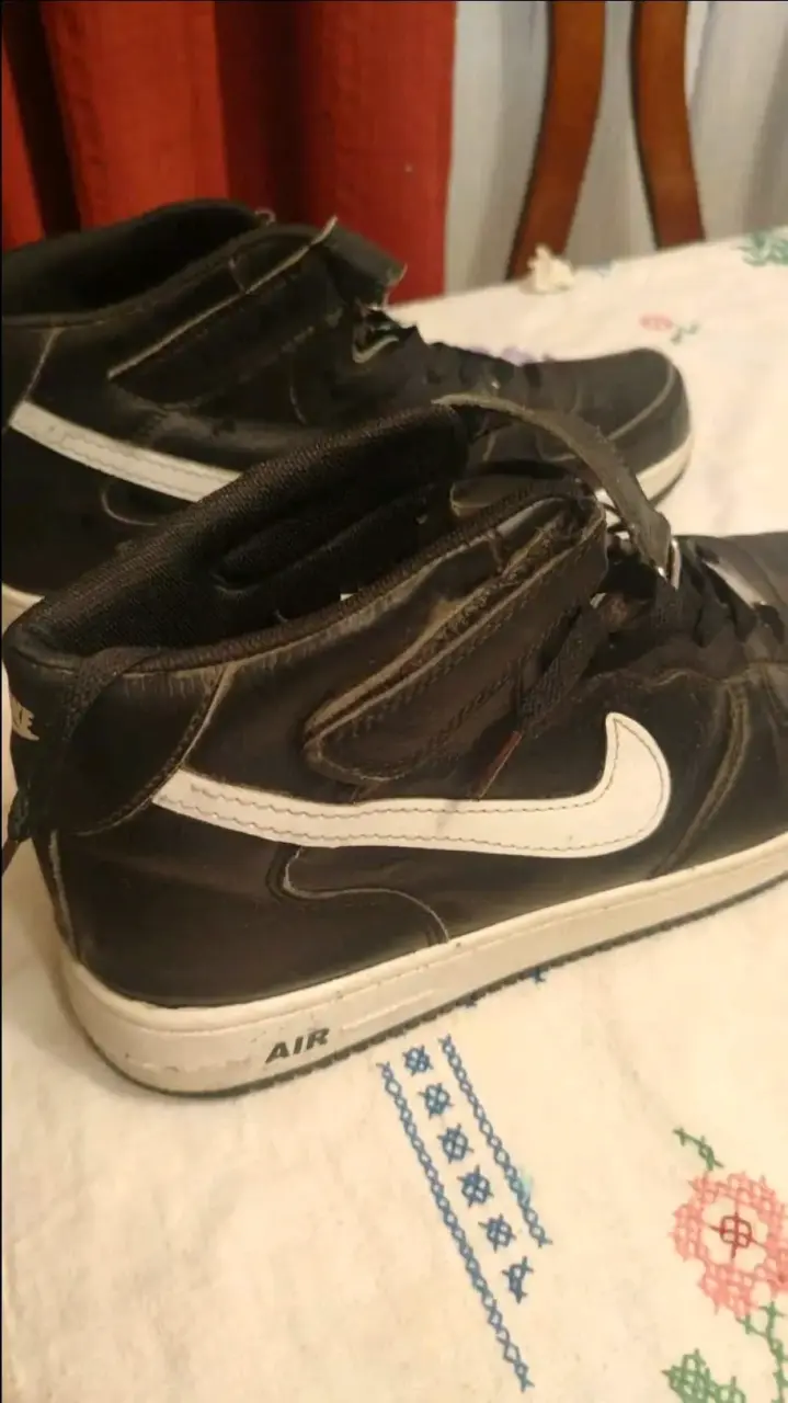 Zapatillas deportivas negras con logo blanco - 2